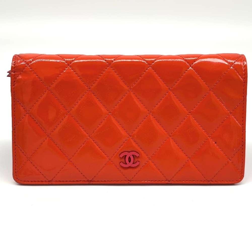 CHANEL Quilted Patent Leather Wallet in Vibrant Orange